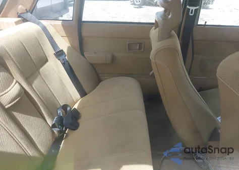 1988 Volvo 244 Dl/Gl z USA, uszkodzony, nr VIN YV1AX8844J1318926